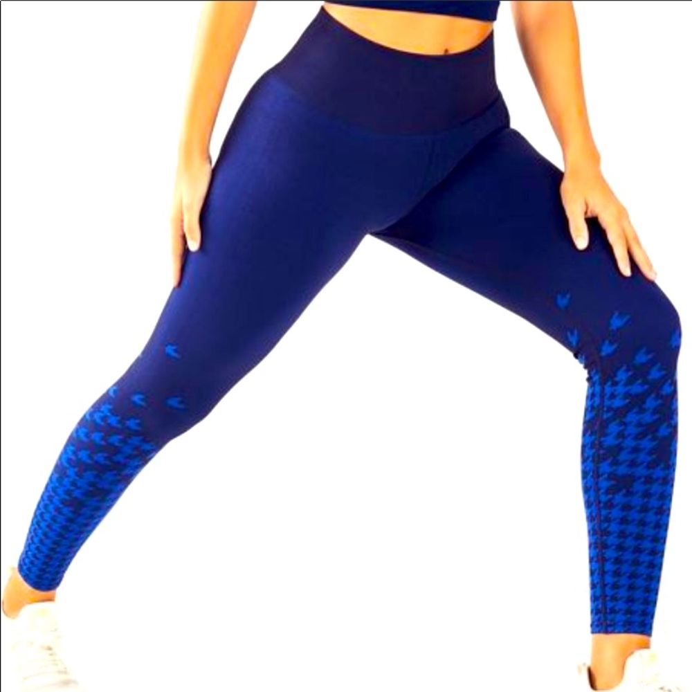 NWT Fabletics XL Blue Houndstooth Pattern Leggings